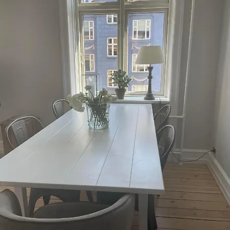 Apartment Great Light Apartment Close To Frederiksberg Have & Metro *